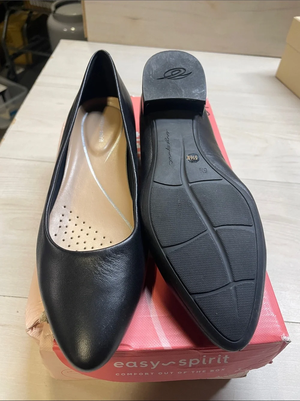 Easy Spirit Black Leather Pointed Toe Slip-On Flats #524